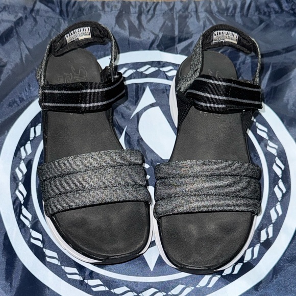 Skechers Shoes - Sketcher D’Lux Walker Puffer Break Women’s 7